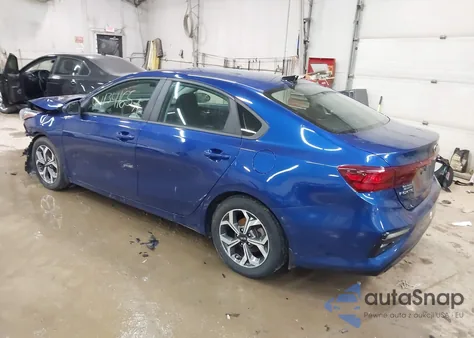 2021 Kia Forte Lxs z USA, uszkodzony, nr VIN 3KPF24AD7ME387673